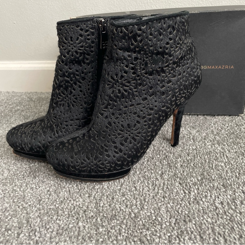 BCBGMaxAzria Van Black laser Cut-Out Heeled Booties Boots Pony hair 6B